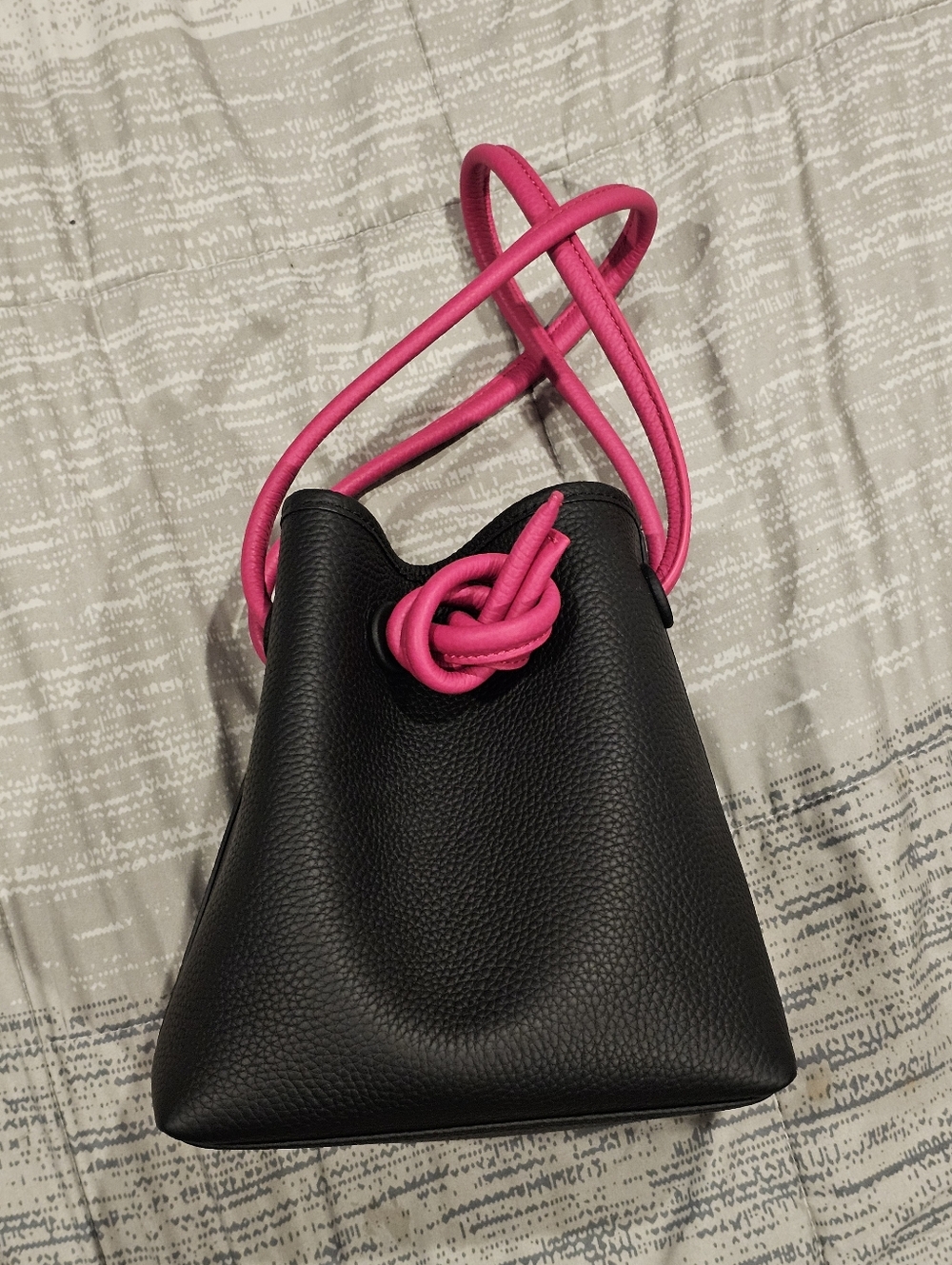 [NEW] Vasic New York Bond Mini Bucket Bag Black Pink Handles & Knot NWOT